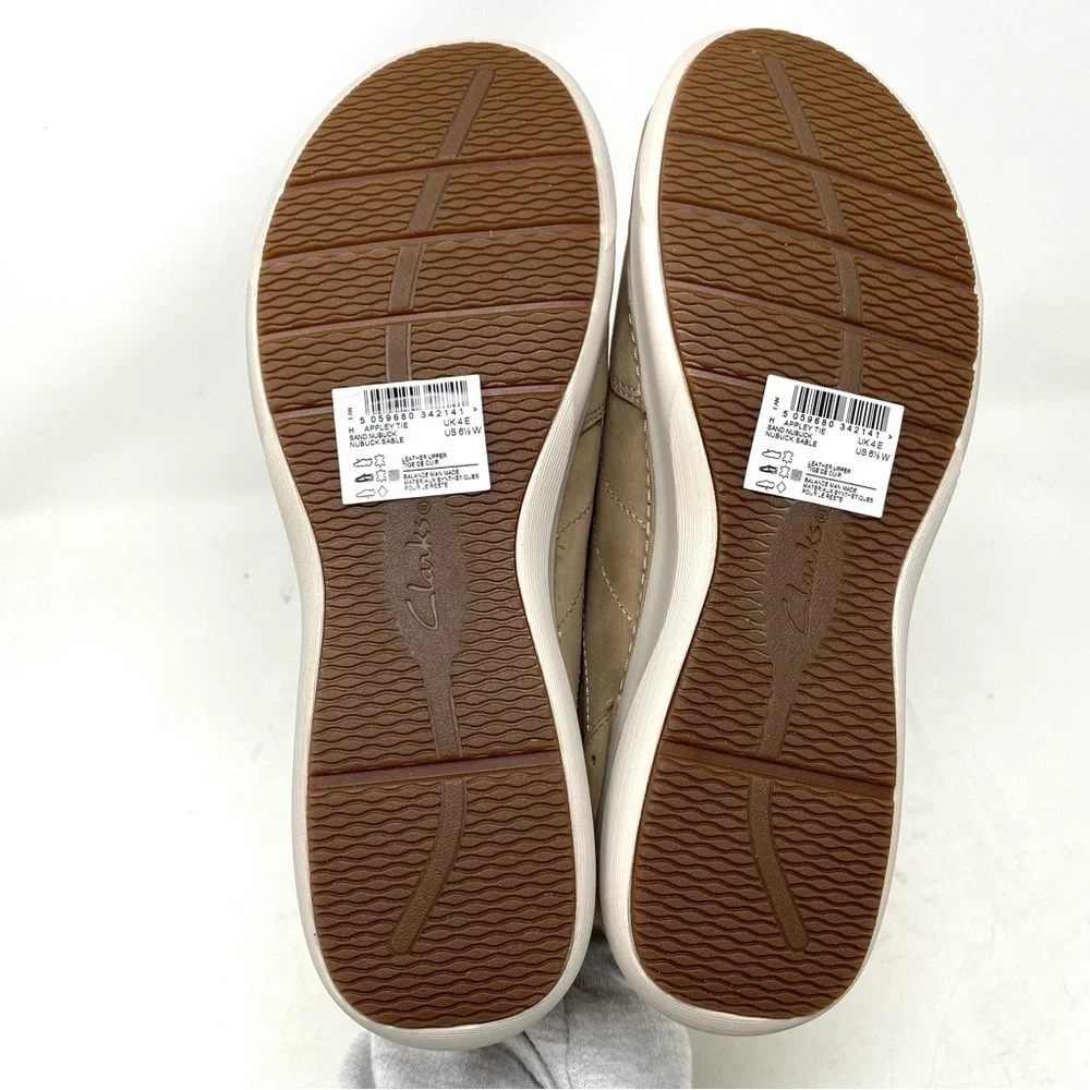 CLARKS APPLEY TIE SAND NUBUCK Comfort Shoes WIDE